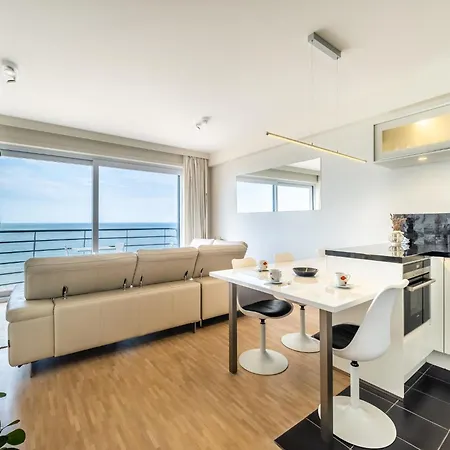 By Zeedijk With Sea View, Cleaning Included Apartament
