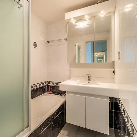 Apartament By Zeedijk With Sea View, Cleaning Included