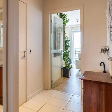 Apartament By Zeedijk With Sea View, Cleaning Included Koksijde